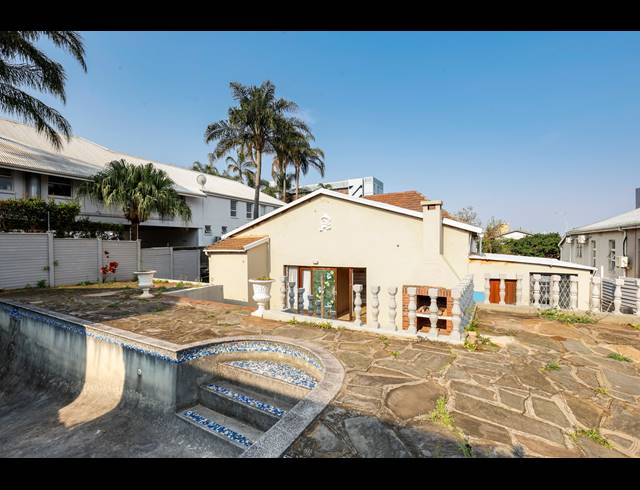 400M² BUILDING FOR SALE IN ESSENWOOD